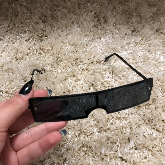 BLACK CLOUT SUNGLASSES ! - Picture 4 of 6